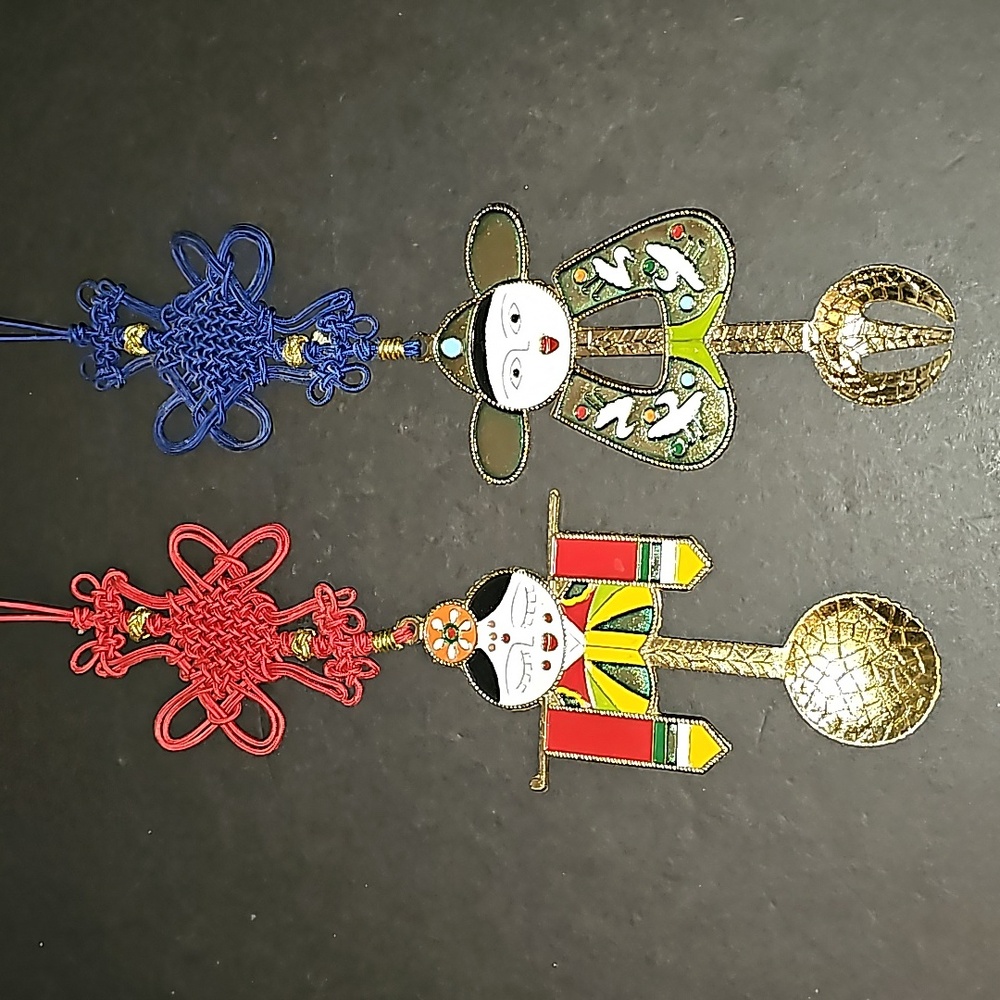 Hanging Chinese Lucky Knot with Metal Enamel Decorative Spoon and Fork